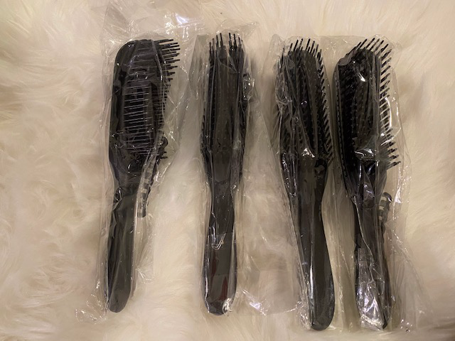 Detangle brush